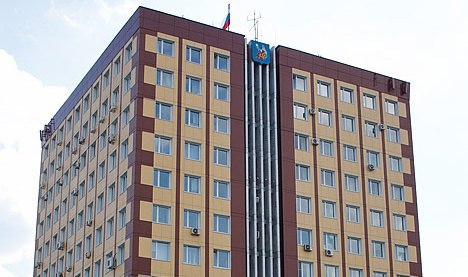 В работе мэрии Иванова нашли массу нарушений В работе мэрии Иванова нашли массу нарушений Проверку проводила прокуратура региона По информации надзорного ведомства до сих пор нерезультативной остается работа по обеспечению жильем нуждающихся а многодетных семей земельными участками Не переселены из аварийных квартир почти 470 граждан Свыше 1700 горожан ждут очереди жилья по договору социального найма Не приведено в порядок более 70 свободных квартир подлежащих предоставлению по договорам соцнайма Сохраняются недостатки в работе по развитию городской среды и благоустройству Ранее подобное уже не раз приводило к привлечению ответственных чиновников к ответственности Наблюдаются проблемы с ремонтом дорог Резервный фонд в размере 5 миллионов рублей недостаточен для устранения последствий ЧС в том числе выплат пострадавшим в результате пожара в доме на улице Сакко О сложившейся ситуации прокуратура доложила губернатору региона