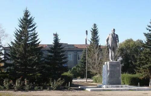 В Третьяковском районе прошли слушания по вопросу о переходе района в муниципальный округ. Также состоялось голосование депутатов сельских советов. Согласно появившимся сведениям, преобразование Третьяковскому району не грозит.   В двух сельсоветах: Плосковском и Екатерининском, в ходе публичных слушаний люди проголосовали против ликвидации двухуровневой муниципальной власти в районе, также это решение поддержали депутаты сельских советов.   Скорее всего, поэтому районная власть до сих пор не комментирует данную ситуацию. Высока вероятность, что на несогласных депутатов может быть оказано давление.   Алтайский крайком КПРФ будет следить за сложившейся ситуацией и готов оказать помощь населению и депутатам, которые не побоялись занять принципиальную позицию по данному вопросу.   Третьяковский район — это уже 5-й район Алтайского края, который отказывается от трансформации в округ. Поздравляем с победой местных жителей.