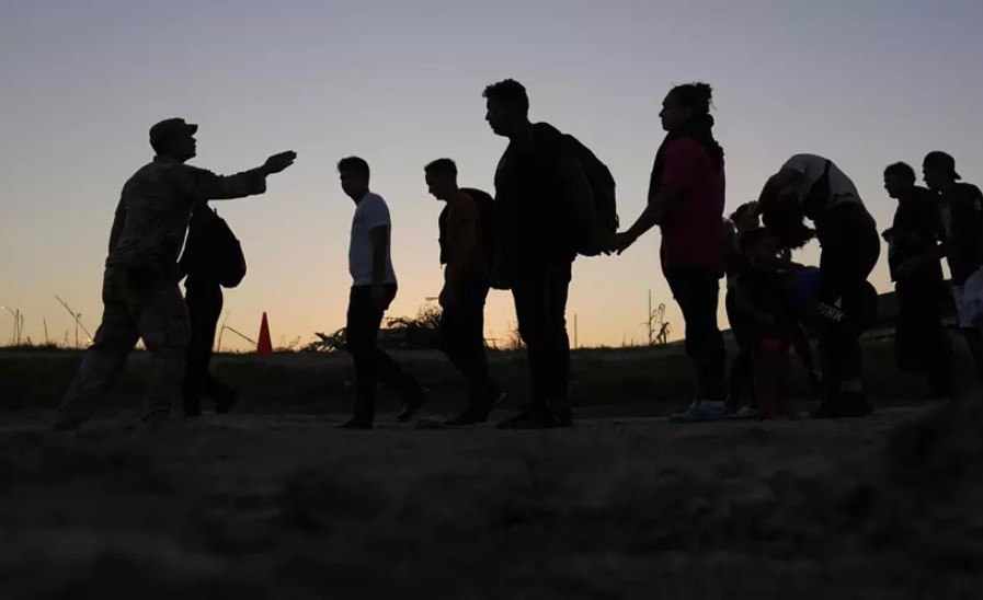 США выплатят нелегалам 3 тысячи за самодепортацию до Нового года repost uz mol prazdnichnaya akciya Подписывайтесь на Repost