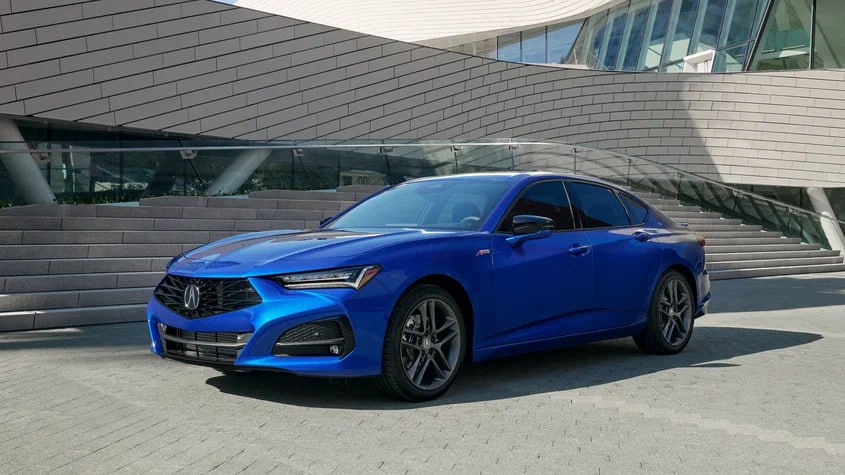 Единственный седан Acura снимут с производства Acura официально объявила о завершении производства седана TLX: модель покинет конвейеры уже в нынешнем месяце. Тем самым модельная линейка бренда будет состоять из одних кроссоверов и лифтбека Integra. Отказ от седана объясняют слабыми продажами — они планомерно снижались с 2021 года, когда было реализовано 26,1 тысячи машин. Результат 2024-го — менее 7,5 тысячи. Судя по динамике нынешнего года, по итогам 2025-го Acura TLX ждало бы очередное падение.