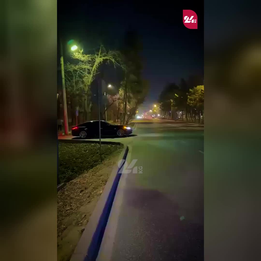 В Улан-Удэ пьяный водитель снес опору трамвайной сети, ожидает штраф и возмещение ущерба