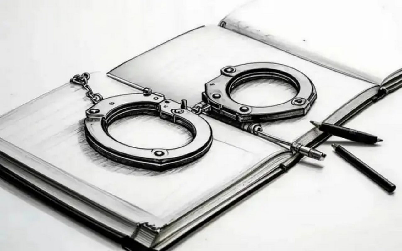 Начальник энергослужбы белгородского предприятия подозревается в хищении Алексеевским межрайонным следственным отделом расследуется уголовное дело в отношении 44 летнего сотрудника коммерческой организации подозреваемого в совершении пяти преступлений предусмотренных ч 3 ст 160 УК РФ присвоение вверенного имущества совершенное в крупном размере с использованием служебного положения Об этом сообщает СУ СК России по Белгородской области По предварительным данным 44 летний мужчина работающий начальником энергоснабжения на одном из предприятий с января по сентябрь прошлого года присваивал имущество фирмы Общий ущерб составил более 106 тыс рублей В настоящее время следователи продолжают выяснять все обстоятельства совершенного преступления t me abiregbel max