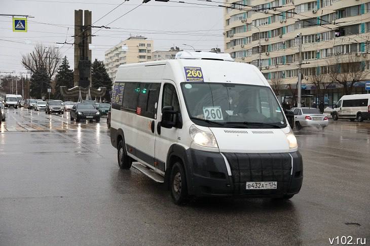 Схемы движения маршруток Волжский — Волгоград и Краснослободск — Волгоград изменятся с 16 декабря.  Изменения коснутся маршрутов №123т, 160, 260, 159, 149.2.Т, 149.3.Т, 246, а также 174. При этом из Волжского микроавтобусы будут следовать до остановки у школы №3. Также сократят маршрут № 110 — он будет следовать до автовокзала.  Чиновники объяснили это тем, что они дублируют маршруты другого общественного транспорта в городе-герое. А нововведение снизит нагрузку.  UPD: точное расписание власти обещают опубликовать позже.    Подписаться на «Короче, Волгоград»