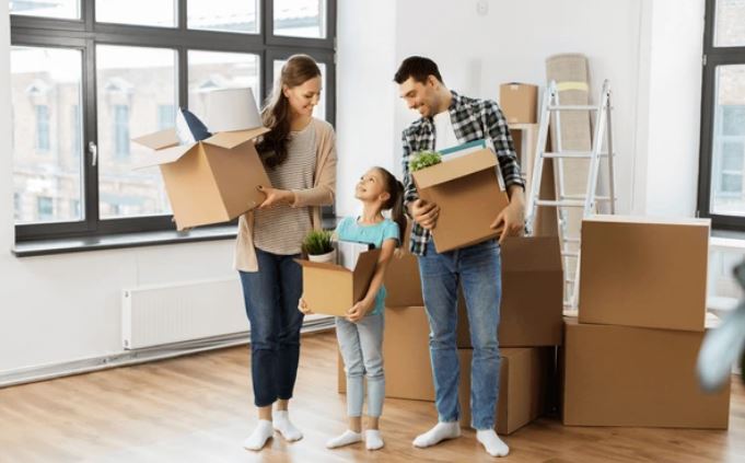 Греф предложил снизить ставку по семейной ипотеке для однодетных семей Герман Греф выступил с предложением установить льготную ставку по ипотеке для семей с одним ребенком на уровне 8 9 вместо планируемых 12 Он объяснил это тем что предлагаемые 12 слишком высокий уровень для однодетных семей согласно подсчетам банка не менее 11 российских семей будет не в состоянии оплачивать такую ставку Повышение ставки с текущих 6 может стать большим шоком и ставка должна учитывать количество детей в семье В Минфине сообщили что власти намерены сделать Семейную ипотеку адресным инструментом и хотят привязать ставку по программе к количеству детей в семье fatcat18