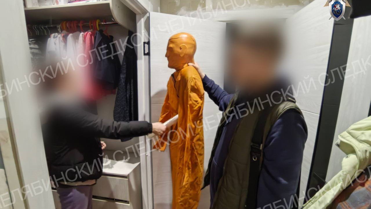 Жительница Копейска заколола ножом своего 19 летнего знакомого Следствие установило что в ночь со второго на третье мая в одной из квартир на улице Кожевникова произошёл конфликт между двумя мужчинами находящимися в состоянии алкогольного опьянения По версии следствия в ночь со второго на третье мая обвиняемая находилась в квартире знакомых вместе с мужем Во время совместного распития спиртных напитков между её супругом и другим мужчиной завязалась драка Когда третий присутствовавший 19 летний парень попытался разнять их обвиняемая нанесла ему смертельные ножевые ранения ПОДРОБНЕЕ URALPRESS RU