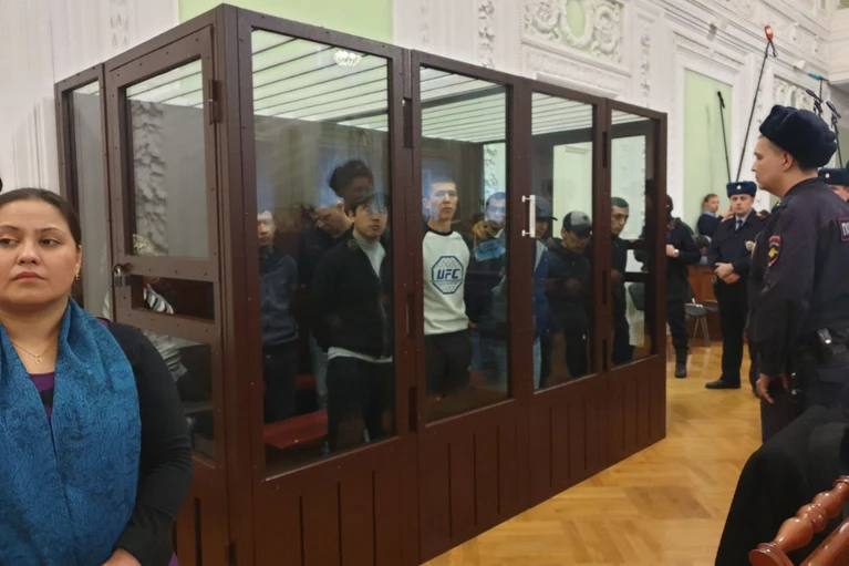 Суд взыскал с террористов за взрыв на Технологическом институте 67 млн рублей Ленинский районный суд Санкт Петербурга удовлетворил иск о взыскании 67 млн рублей с осужденных за теракт в метро в апреле 2017 года Средства предназначены для компенсации материального ущерба понесённого петербургским метрополитеном телеграм канал Дарьи Лебедевой Читай нас в MAX Подпишись на Комсомольскую правду СПб