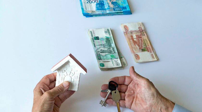 По программе льготной ипотеки в исторических регионах выдано 4,4 тыс. кредитов Госпрограмма льготной ипотеки под 2% годовых активно используется жителями Донбасса и Новороссии. О ее результатах в интервью Запорожскому агентству новостей рассказал замминистра финансов РФ Алексей Моисеев. «За все время реализации выдано 4,4 тысячи кредитов на сумму 22,1 млрд рублей, из них в 2025 году 2,5 тысячи кредитов на сумму 12,8 млрд рублей», — поделился Моисеев. Особой популярностью пользуется программа для вторичного жилья — по ней выдано 2,4 тысячи кредитов на 10,8 млрд рублей, включая 1,5 тысячи кредитов в 2025 году на 6,7 млрд рублей. Фото: Global Look Press/Nikolay Gyngazov , VK и ОК и читайте новости на нашем сайте
