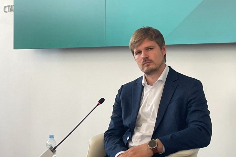 Проект курорта "Новая Анапа" временно приостановили — главный архитектор Кубани Решение связано с изменением инвестиционного климата в регионе, на который повлияла ЧС с разливом мазутом. Об этом рассказал главный архитектор Кубани Илья Поздняков, сообщает корр. ИА KrasnodarMedia. "Проектом занимается корпорация "Туризм.PФ". Если она считает возможным, то работы продолжатся. Пока же, можно сказать, что "Новая Анапа" временно приостановлена", — сообщил Поздняков. Чиновник подчеркнул, что, на его взгляд, проект разрабатывается уже не так активно, как это было год назад. KrasnodarMedia Прислать новость