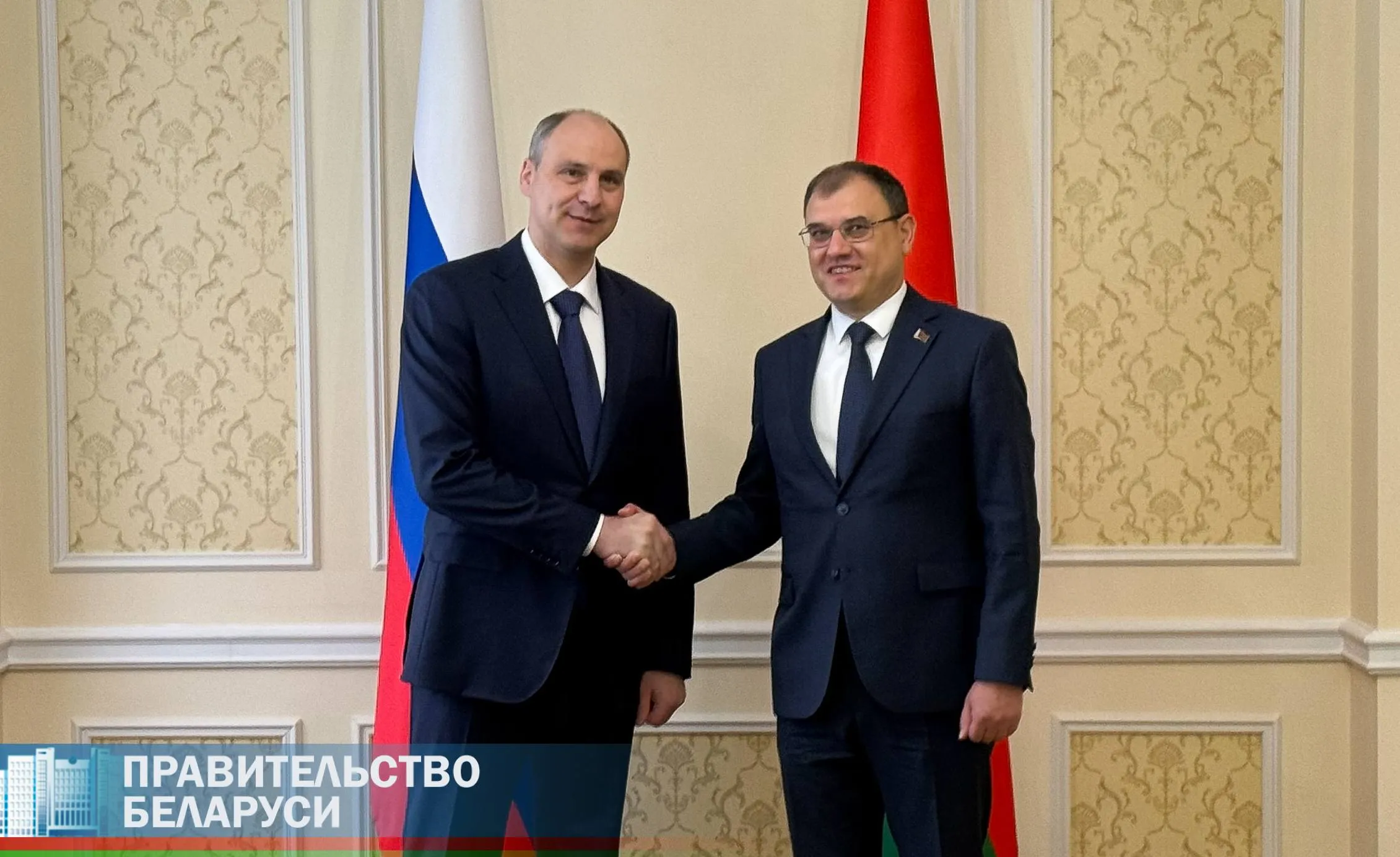 Виктор Каранкевич провел встречу с губернатором Свердловской области Российской Федерации Денисом Паслером Стороны обсудили динамику двустороннего сотрудничества отметили перспективы развития отношений обозначили возможность дальнейшего наращивания взаимных поставок продукции расширения ее товарной номенклатуры В числе важнейших направлений взаимодействия определены производственная кооперация поставки пассажирского транспорта грузовой специальной и сельскохозяйственной техники строительство в том числе метрополитена в Екатеринбурге