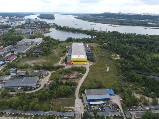 Инвестиции более 420 млн руб Подписаны первые соглашения с резидентами ОЭЗ на Бору На территории особой экономической зоны разместятся два предприятия Компания Виндротор планирует вложить 379 млн руб в строительство завода по выпуску стальной электросварной трубы круглого квадратного и прямоугольного сечения Борский КЛК создаст на Бору металлургическое производство отливок и поковок с механической обработкой готовых изделий за 45 5 млн руб Появятся более 140 рабочих мест Деловой квартал НН