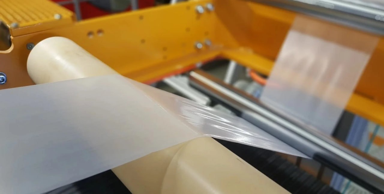 В Китае ученые нашли способ производить пластик и резину без ископаемого топлива Ученые в Китае создали новый метод производства резины и пластика из смеси водорода и оксида углерода Исследователи надеются что их открытие поможет снизить зависимость промышленности от ископаемого топлива Подробнее читайте в нашей рубрике Фокус Наука