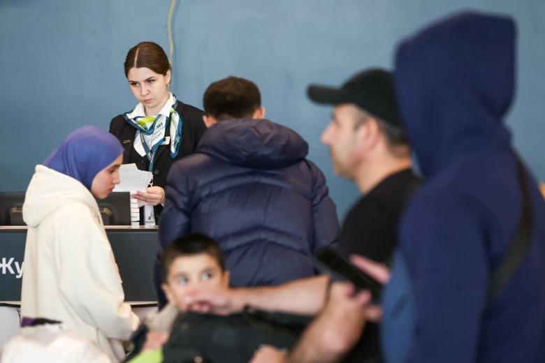 Правительственная комиссия утвердила инициативу по запрету выдачи российского гражданства или вида на жительство иностранным гражданам имеющим судимость Одновременно было одобрено введение обязательного требования о предоставлении справки об отсутствии судимости в МВД при подаче заявлений на получение гражданства Россия Подписаться на Pravda ru