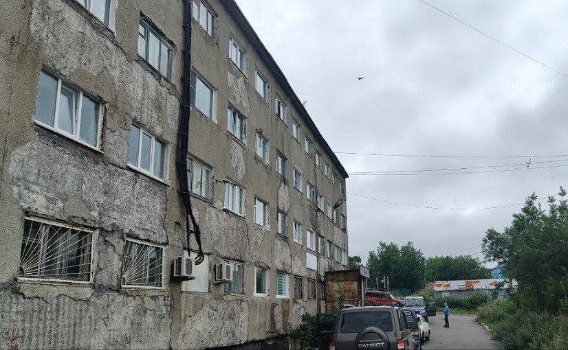 В домах Минобороны на Камчатке нашли косметические трещины  Проверку провели военная прокурутура и госжилинспекция  Сотрудники военной прокуратуры края совместно с инспекторами ГЖИ Камчатки осмотрели дома в микрорайоне Завойко в Петропавловске после землетрясения. Подробности по ссылке: