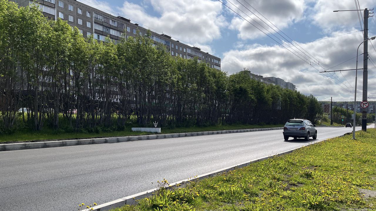 Общественники проверили ремонт дорог на объектах в Мурманске В Мурманске продолжаются работы по ремонту дорог в рамках национального проекта "Инфраструктура для жизни". В этом году в городе планируют обновить 10 участков. Накануне объекты проверили представители регионального Минтранса, администрации Мурманска, "Управления дорожного хозяйства", а также члены регионального исполкома Народного фронта. Подпишись — Вести Мурман