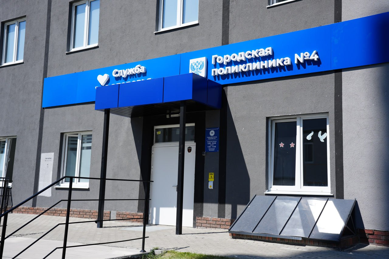 ‍ Больше 170 тысяч ульяновцев прошли диспансеризацию с начала года  Глава города Александр Болдакин поставил задачу по увеличению числа ульяновцев, проходящих регулярный медицинский осмотр  - Одним из важнейших мероприятий по профилактике, раннему выявлению и лечению неинфекционных заболеваний является своевременная диспансеризация. Она даёт возможность проверить состояние здоровья, определить группу здоровья, выявить возможные риски людей и своевременно начать лечение в случае необходимости. Важно отметить, что прохождение диспансеризации абсолютно бесплатно, более того, работодатели обязаны предоставить возможность для работников для прохождения профилактического осмотра, - подчеркнул Александр Болдакин  С 18 до 39 лет её следует проходить раз в три года,  а после сорока лет - каждый год. Для этого нужно обратиться в отделение профилактики или к своему участковому врачу. После её прохождения врач-терапевт даст рекомендации по снижению факторов риска  В зоне особого внимания - ульяновцы, попадающие в группы риска. Сюда относится низкая физическая активность, курение, лишний вес, пациенты с ранее выявленными хроническими неинфекционными заболеваниями, такими как сахарный диабет, рак, сердечно-сосудистые болезни  Подробнее