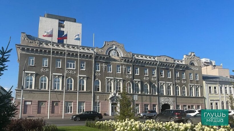 В Саратове на создание крематория и колумбария направят 14 миллионов рублей В Саратове планируют создать крематорий и колумбарий на проектирование которых понадобится 14 миллионов рублей Об этом сегодня 25 августа сообщил председатель комитета по финансам мэрии Александр Струков во время заседания комитета по бюджетно финансовым вопросам городской думы С учетом изменений расходы на бюджет города составят 47 1 миллиарда рублей доходы 45 1 миллиарда рублей дефицит 2 миллиарда Помимо крематория планируется провести обустройство туристического центра Саратова за 32 миллиона рублей на благоустройство городских территорий 15 миллионов на выплаты за изымаемые земельные участки и строения потратят 39 8 миллионов рублей Кроме того чиновникам нужно 18 миллионов рублей на установку малых архитектурных форм во дворах 3 2 миллиона рублей на благоустройство сквера Марины Расковой 2 4 миллиона рублей на ремонт учреждений соцсферы Гагаринского района Резервный фонд администрации также должен пополнится на 1 2 миллиона рублей на оплату судебных решений необходимо 25 1 миллиона рублей Ранее в Саратове на Елшанском кладбище у частной организации изъяли там здание в котором хотели создать крематорий Правоохранители выяснили что здание было построено незаконно два года назад Арбитражный суд принял решение землю с недостроенным помещением передать городу в январе чиновники заявили что планируют сделать там Дом прощаний и морг Заходите на наш сайт это очень помогает редакции   glush media news view id 2949
