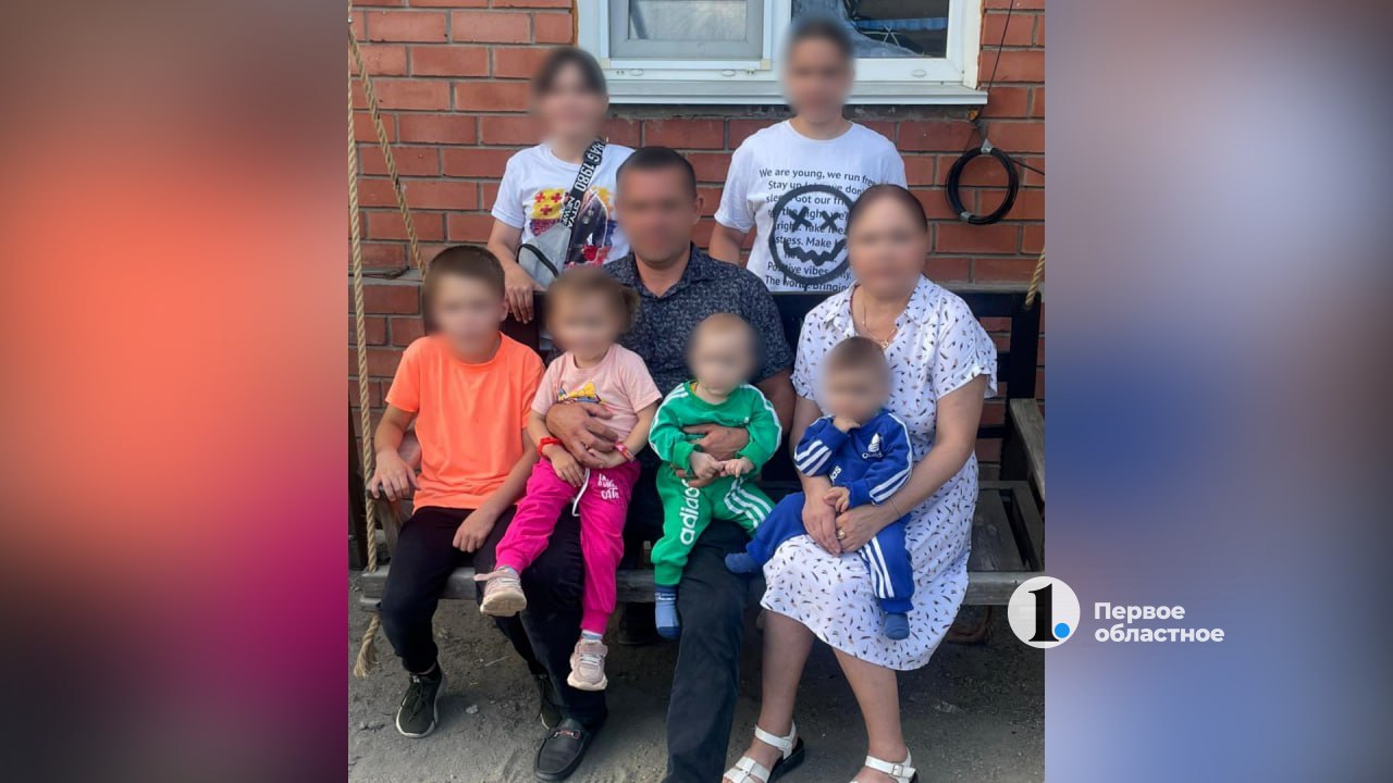 Отец шестерых детей из Челябинской области добился демобилизации из зоны спецоперации Многодетный отец, доброволец СВО, не смог вернуться на фронт после отпуска, потому что его жена тяжело заболела. Мужчина не захотел отдавать детей в интернат и стал заботиться о них сам. За уклонение от службы на Василия завели уголовное дело. Только благодаря депутату Госдумы Яне Лантратовой, ему удалось демобилизоваться и с чистой совестью оставить службу. / Прислать новость