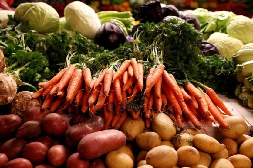 Сегодня в Астане началась продуктовая ярмарка. Она продлится все выходные: 17 и 18 мая Ярмарка будет проходить у ТРЦ Koktal пр. Нургисы Тлендиева, 12а с 9:00 до 19:00. Фермеры со всей страны привезут овощи, фрукты, мясо, молочку, выпечку, соки, варенье и другие продукты. Также продолжает работать ярмарка на ул. Бейбарыс Султана, 23 напротив ЖК «Рио-де-Жанейро» — она открыта каждый день с 9:00 до 19:00. До обеих ярмарок можно доехать на автобусах №2, 32, 49, 50 и 73.