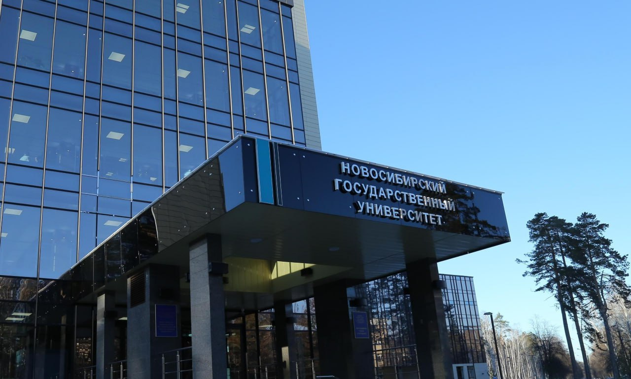 Первую за Уралом лабораторию молекулярного инжиниринга создали в НГУ  Здесь будут заниматься перспективными направлениями современной медицины. В дальнейшем подразделение переедет в новый корпус, который сейчас строят в составе кампуса и планируют сдать в 2026 году.  Лабораторию открыли на базе Института медицины и медицинских технологий НГУ. Структура будет решать прикладные задачи в области фармацевтики и биомедицины, проводить междисциплинарные исследования. При работе с большим объёмом данных задействуют модели машинного обучения.  «Одно из перспективных направлений — анализ виромов  совокупности вирусов  с помощью метагеномного и биоинформационного анализа в партнёрстве с научно-исследовательскими институтами СО РАН. Это передовое направление в науке. Технологии позволят ускорить процесс выявления новых вирусов даже на основе уже доступных и опубликованных метагеномных данных»,  — рассказала руководитель лаборатории Елена Прокопьева.