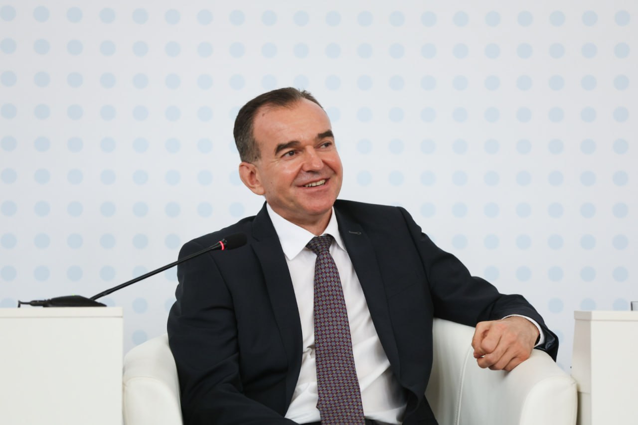 Михаил Мишустин поздравил Вениамина Кондратьева с 55 летием Председатель Правительства России отправил в адрес губернатора телеграмму В Краснодарском крае вас знают как человека энергичного и целеустремленного который стремится развивать регион сделать жизнь людей лучше Под вашим руководством в крае ведется активная деятельность по созданию новых точек экономического роста благоприятного инвестиционного климата поддержке малого и среднего бизнеса Реализуются масштабные проекты в сельском хозяйстве строятся современные производства развивается индустрия гостеприимства санаторно курортная и социальная сферы Многое делается для повышения благосостояния жителей края а также для оказания поддержки бойцам специальной военной операции и их семьям отметил Михаил Мишустин Читайте нас в МАХ