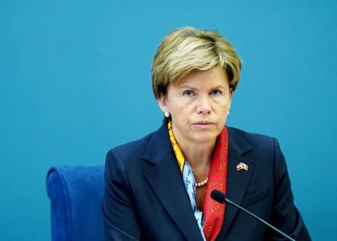 Латвия опять призвала страны ЕС приостановить выдачу виз гражданам России. Об этом заявила глава МИД Байба Браже, сославшись на соображения безопасности. По её словам, число выданных шенгенских виз россиянам в 2024 году выросло на 25% по сравнению с 2023-м.