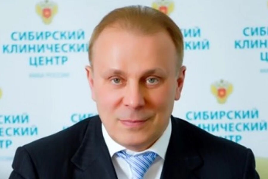 В Центральном суде Красноярска завершается рассмотрение уголовного дела экс директора Красноярского филиала ФСНКЦ ФМБА России Бориса Баранкина обвиняемого в организации схемы фиктивных поставок лекарственных препаратов государственный обвинитель руководствуясь принципами законности и справедливости просил суд назначить экс директору наказание в виде 7 лет лишения свободы с отбыванием в исправительной колонии общего режима и штраф в размере 800 тыс руб Для представителя фирмы поставщика обвинение просит о 4 годах лишения свободы условно Судебное заседание на котором выступит сторона защиты запланировано на 15 сентября 2025 г Оглашение приговора планируется 16 сентября 2025 г NeNASHI