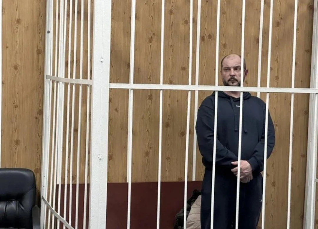 За взятки на сумму 6 млн рублей отправили в СИЗО природоохранного прокурора Ленобласти Артема Зобова обвиняют в превышении должностных полномочий и получении взяток в особо крупном размере По версии следствия прокурор получил деньги от коммерсантов за утилизацию отходов в одной из воинских частей Зобов подал рапорт о выходе на пенсию Его обязанности теперь исполняет Мария Мамай Telegram Все каналы Фонтанки Max