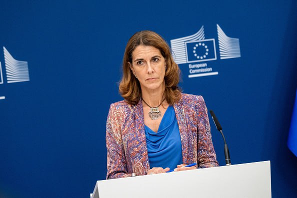 Евросоюз считает переговоры об использовании замороженных российских активов путем выдачи Киеву репарационного кредита еще более актуальными на фоне обсуждения мирного плана Об этом заявила главный пресс секретарь Еврокомиссии Паула Пиньо передает The Guardian jkinvest news jkinvest