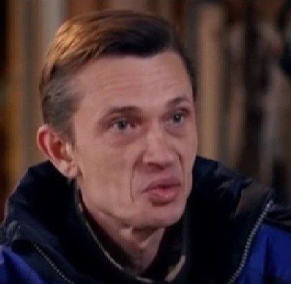 Не рой другому яму сам неё попадёшь Пишут что админшу канала Охранота в ватнике Оксану Кобелёву вместе с мужем задержали сотрудники Центра по борьбе с экстремизмом По одной версии их заинтересовали былые симпатии Кобелевой в навальнятам и призывы к вооружённому восстанию в России по другой высказывания Кобелевой о жителях Донбасса которых она называла не иначе как донецкой падалью По слитой нформации на Кобелеву завели два уголовных дела по экстремизму и по дискредитации армии Именно Кобелева была одним из хедлайнеров медийной атаки нижнетелеграмного пидорятника против меня больше всех радовалась тому что на меня завели уголовное дело и громче всех визжала чтобы меня немедля закрыли Как говорится пошла по шерсть а вернулась стрижена Хочу сразу сказать лично я сейчас активно решаю свои огромные проблемы со здоровьем и к нынешним неприятностям Кобелевой не имею вообще никакого отнтшения Мне в последнее время вообще не до Кобелевой меня только из больницы выписали причём чувствую себя всё ещё ужасно терпя насухо жестосчайшую абстиненцию после 4 месяцев принятия трамадола и прочего Просто Коболева похоже возомнила себя адским медиа киллером и помимо меня и моих друзей и знакомых наехала ещё на многих важных людей включая Апти Алаудинова Причём судя по всему даже не по собственной инициативе а польстившись на чьи то заказы решив отработать сливным бачком уж не знаю просто за кэш или за обещания каких то благ в будущем Решив покопаться в чужом грязном белье Кобелева банально забыла что у неё самой в бельевом шкафу порядок ну так себе ну и за это ей собственно и прилетело Особого злорадства по этому поводу не испытываю происходит ровно то что и должно происходить Надеюсь что правоохранители проведут быстрое и тщательное расследование установят все факты и все участники процесса получат причитающееся им по закону А ещё больше надеюсь что будут установлены и получат по заслугам те кто заказывает услуги подобных медиа киллеров И да охранота бежать в панике чистить каналы сайты и форумы удаляя с них старые публикации бесполезно всё интересное что вы там понаписывали уже давно заскринено и заверено у юристов разными добрыми людьми Работа по выведению охраноты на чистую воду обязательно будет доведена до конца Кобелёву и её муженька скорее всего отпустят на подписку птички напели что она 18 лет состоит на учете в ПДТ и имеет непогашенную судимость за мошенничество Не верю разве могли Соловьёв с Талиповым вербовать медиакиллерш в провинциальной дурке В общем смотрим наблюдаем с Канал МОНТЯН Все каналы МОНТЯН Помочь Донбассу