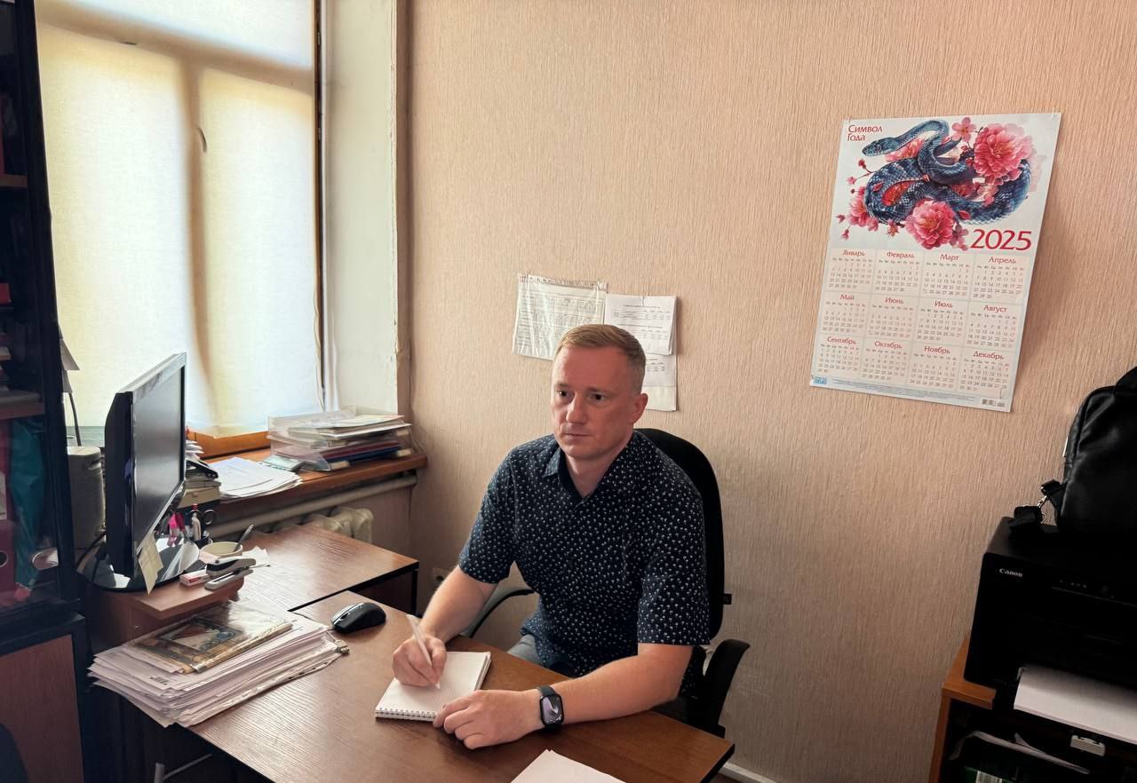 Депутат Донецкого городского совета провел дополнительный прием граждан.   ‍ ‍ Член бюро Донецкого городского комитета КПРФ, депутат Донецкого городского совета Александр Богачев провел дополнительный прием граждан по личным вопросам.   ‍ Депутат - коммунист уделяет особое внимание помощи жителям города Донецка.   На прием к Александру Сергеевичу приходят люди с разными бытовыми вопросами, на все вопросы депутат даёт разъяснение на основе действующего законодательства.  Подписывайся и следи за новостями