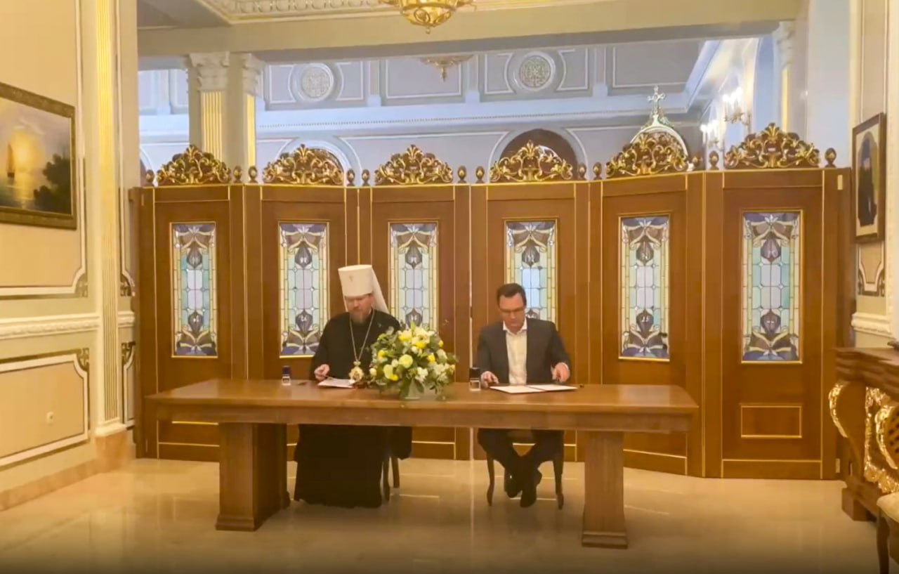 Минздрав ДНР и Донецкая епархия договорились о совместной работе Подписано соглашение о сотрудничестве между Минздравом ДНР и Донецкой епархией. Документ предусматривает совместные проекты в сфере здравоохранения, духовной поддержки и социальной помощи, включая заботу о тяжелобольных, военных и беременных женщинах. Подписаться Написать в редакцию Поддержать Донбасс