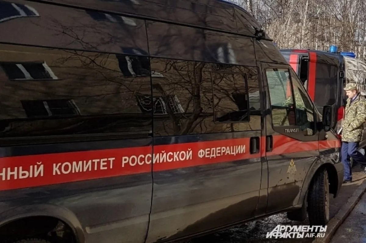 В квартире пермского людоеда Малышева нашли погибшего мужчину Сотрудники СК и МВД опрашивали соседей не слышал ли кто то из них накануне подозрительных звуков Портал 59 RU сообщил что вечером 28 октября сотрудники ритуальной службы вынесли тело мужчины оно находилось в той самой квартире в которой в 90 е орудовал пермский людоед Михаил Малышев и куда он вернулся после освобождения из колонии Подписаться Прислать новость