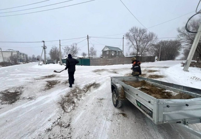 Очистку автодорог от снега и наледи организовали по требованию прокурора в ЕАО Прокуратура Смидовичского района ЕАО зафиксировала снежный накат наледь и скользкость на дорогах в посёлках Николаевка Волочаевка 2 и других По требованию прокурора организована очистка автомобильных дорог от снега и наледи Подробнее по ссылке riabir ru 473613