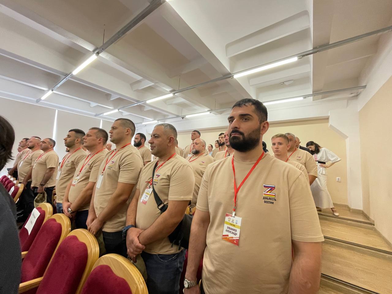 В Центре опережающей профессиональной подготовки проходит церемония открытия и старт обучения для финалистов республиканской программы Доблесть Осетии направленной на подготовку высококвалифицированных и компетентных кадров для органов власти из числа участников и ветеранов СВО Подписывайтесь на Abon