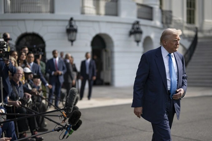 Дональд Трамп отметил первые 100 дней своего президентства, собрав сторонников на митинг. «Мы только начали. Вы ещё ничего не видели», — заявил президент США, подводя итоги трёх месяцев, которые запомнились торговой войной, массовыми сокращениями госслужащих и депортацией нелегальных мигрантов.