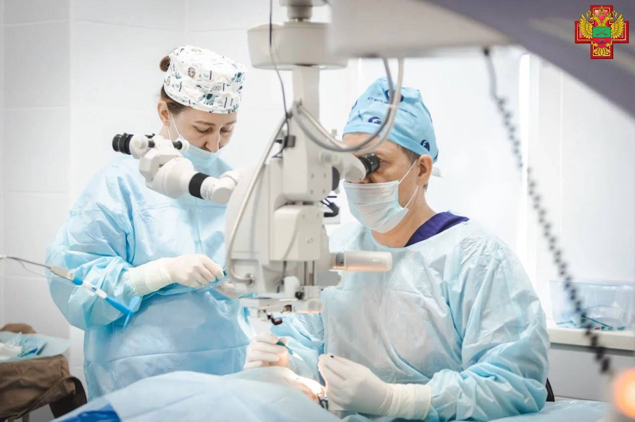 В Запорожской области расширили возможности онкологической помощи В Запорожской области в 2025 году в системе онкологической помощи появилось новое направление радиотерапия с применением линейного ускорителя Об этом сообщили в министерстве здравоохранения региона Улучшена материально технической база онкологического центра в Мелитополе Открыто новое направление в онкологической службе радиотерапия с использованием линейного ускорителя говорится в сообщении С момента ввода линейного ускорителя в эксплуатацию до конца 2025 года курс лечения завершили 97 пациентов еще 12 человек продолжают терапию Южная служба новостей