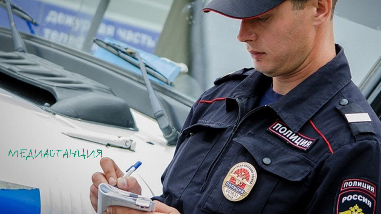 Бывший главный редактор известного издательства Правда Вячеслав Леонтьев был обнаружен мёртвым под окнами своей квартиры в Москве 87 летний журналист предположительно мог выбрать из окна по двум причинам самоубийство или несчастный случай В данную минуту следствие выясняет детали произошедшего Этот без сомнения легендарный человек в сфере высшего руководства СМИ возглавлял газету Правда с 1984 года и оставался на своём посту и после перестройки в 90 е Мы искренне сочувствуем близким и родным Вячеслава Петровича и благодарим ушедшего коллегу за вклад в развитие отечественной журналистики mediastanciacom