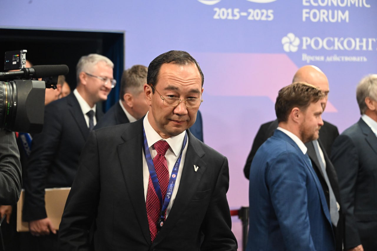 Опыт Якутии в креативных индустриях высоко оценили в Москве На встрече в Постпредстве Якутии эксперты отметили ключевые достижения региона в кино и ИИ разработано около 100 передовых решений Особое внимание уделили комфортной городской среде для сурового климата Айсен Николаев подвёл итоги года все социальные и экономические задачи выполнены 12 шаговый план развития креативной экономики республики теперь рассматривается как модель для других регионов сообщили в правительстве