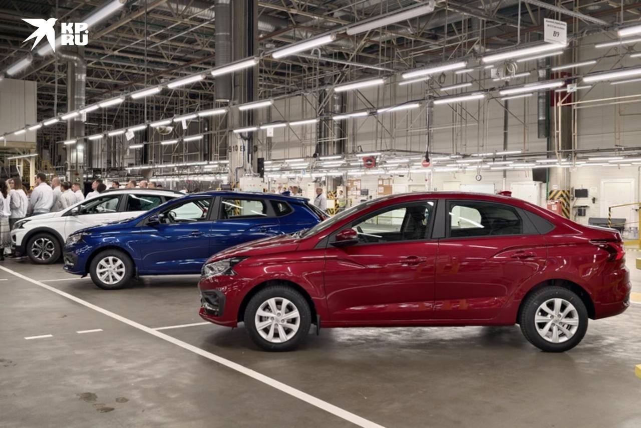 Автосалон Lada закрыли в Петербурге Закрытие дилерского центра на Косыгина стало первым за последние шесть лет в последний раз подобное было в 2019 году Салон работал менее двух лет и обеспечивал около 7 продаж LADA в Петербурге по итогам первого полугодия На сегодня в городе остаётся 12 официальных салонов марки Алексей Булатов Читай нас в MAX Подпишись на Комсомольскую правду СПб