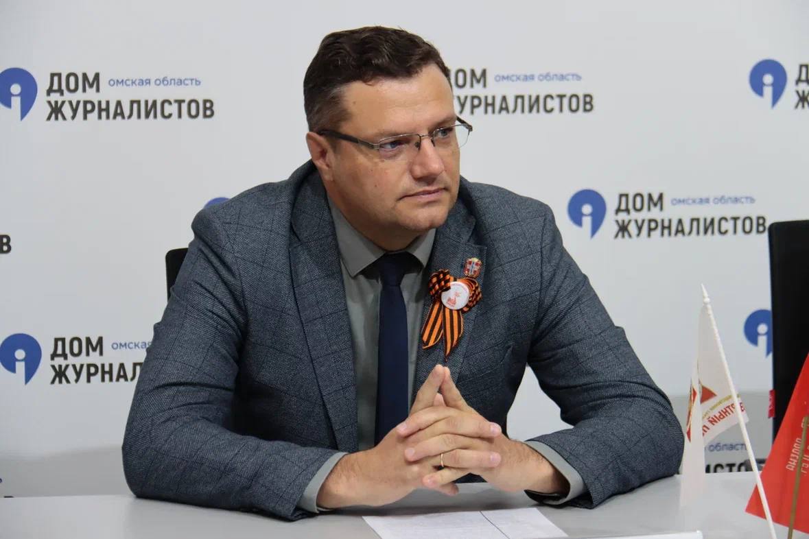 У омского министра Терпуговой появился «аналитический» первый заместитель Губернатор Виталий Хоценко подписал распоряжение о назначении Андрея Игнатчика первым заместителем министра внутренней политики Омской области. Уточняется, что специалисту доверят курировать координацию экспертно-аналитической деятельности, взаимодействие с «Региональным центром по связям с общественностью» и обеспечение информационно-аналитической поддержки деятельности губернатора и правительства. - Его задача — способствовать согласованной работе органов власти, поддержанию общественно-политической стабильности и развитию гражданского общества, - отметила непосредственный руководитель Игнатчика, министр внутренней политики Анастасия Терпугова. Специалист приступит к работе с сегодняшнего дня.