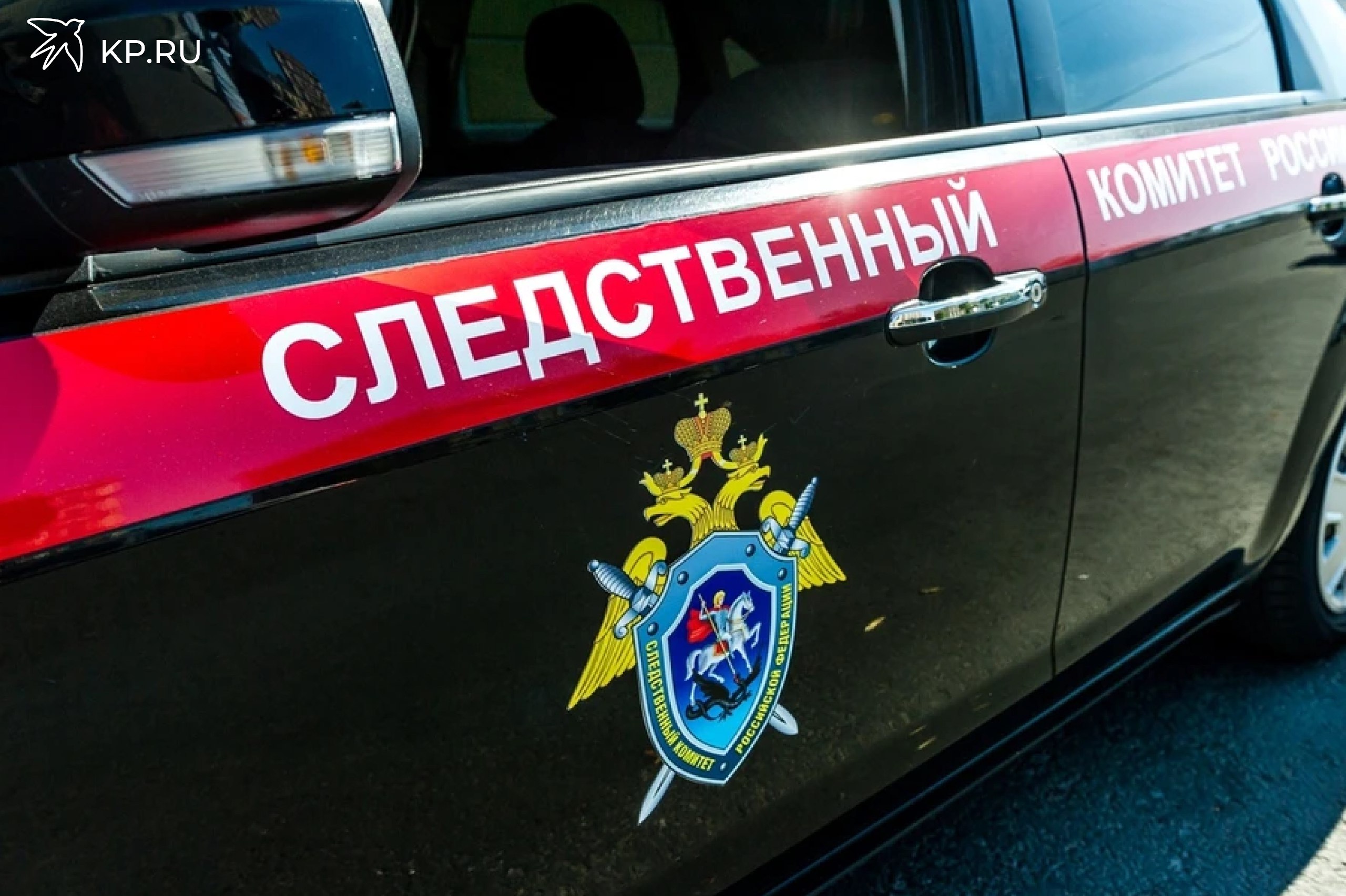 У менеджера взяточника арестовали имущество на 29 млн рублей Воронежские следователи передают в суд уголовное дело заместителя генерального директора ресурсоснабжающей организации обвиняемого в коррупции Он брал крупные взятки от партнеров В сентябре 2024 года обвиняемый получил через посредника более 1 млн рублей от представителя коммерческой организации за беспрепятственное подписание актов приемки передачи выполненных работ по ранее заключенным договорам Кроме того мужчина через посредника пытался незаконно завладеть средствами представителей трех коммерческих организаций за совершение аналогичных действий на общую сумму 3 6 млн рублей Однако не смог довести преступный умысел до конца из за обращения посредника в правоохранительные органы В отношении взяткодателей выделены уголовные дела в отдельное производство сообщили в следственном управлении СК России по Воронежской области По постановлению суда следователь наложил арест на имущество обвиняемого на общую сумму более 29 млн рублей