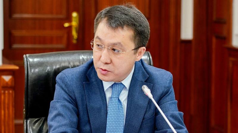 Уволен министр транспорта Марат Карабаев. Ранее он получил выговор от Президента.