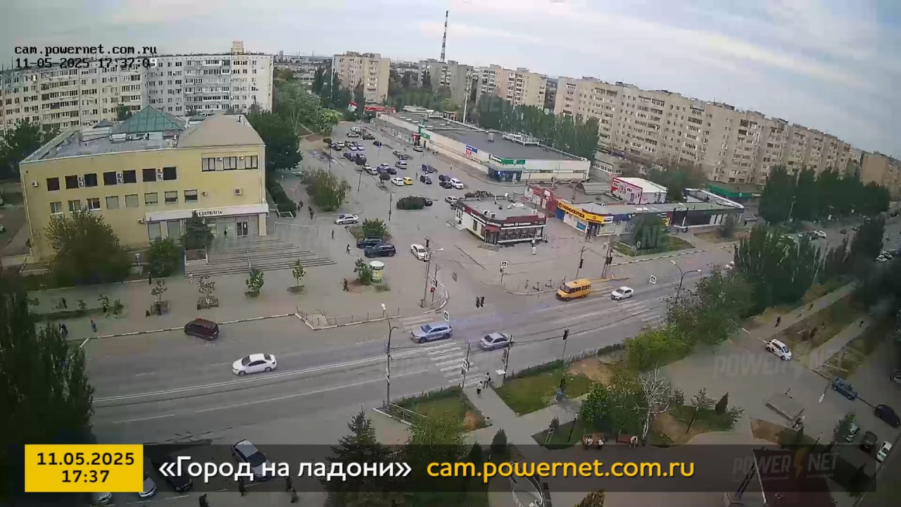 Бастрыкин дал ход делу о наезде самокатчиков на волжанку ДТП случилось 12 мая на пересечении улиц Мира и Нечаевой. Двое парней ехали на одном электросамокате и сбили женщину, которая шла по тротуару. Момент происшествия попал на видео.