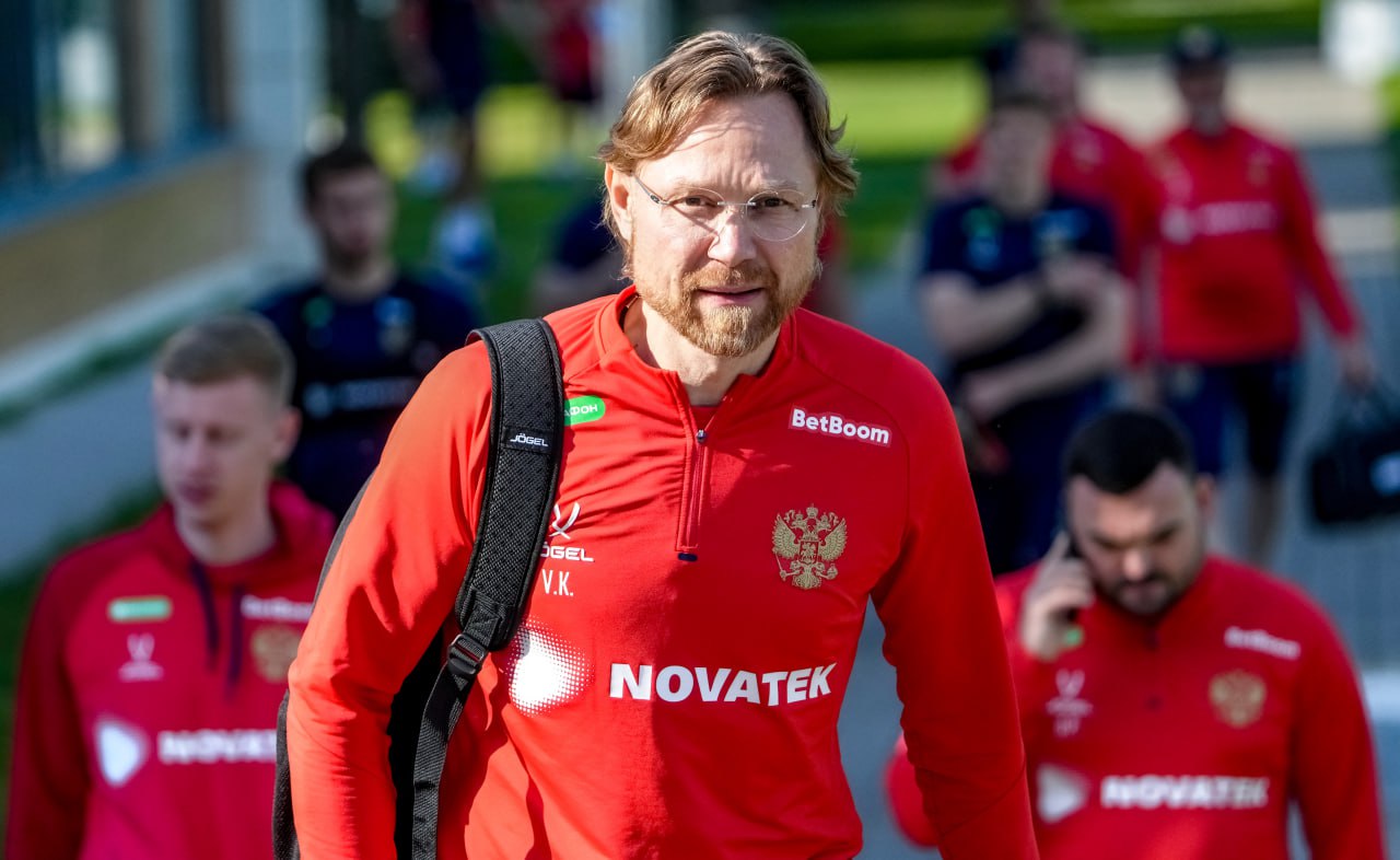 ‼  Валерий Карпин подтвердил, что ведет переговоры с «Динамо»  Слова главного тренера сборной России передает корреспондент Матч ТВ.    Вы возглавите «Динамо»?  «Откуда я знаю? У них спрашивайте. Разговоры у меня с «Динамо» были. Есть другой претендент. Рассматриваю все варианты. Они из России»       РИА Новости/Александр Вильф