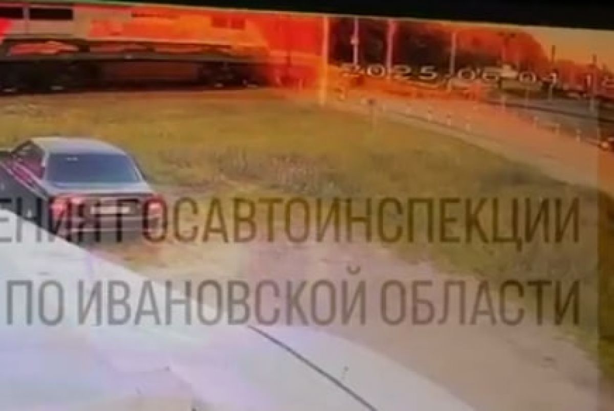 Появились кадры столкновения мужчины на мопеде и поезда в Савине Напомним, ДТП случилось вчера, 4 июня. Погиб мужчина, родившийся в 1981 году. ↗ Прислать новость Подписаться