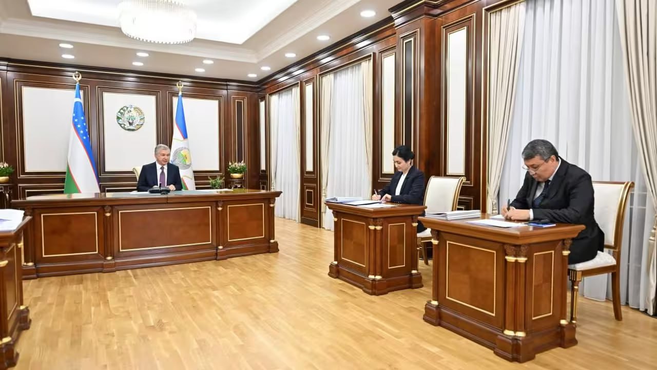 В ближайшие три года число госуслуг оказываемых по принципу одно окно увеличат до 900 Планируется отменить требование справки о медобследовании при вступлении в брак документы о смене места жительства для военнообязанных Также на онлайн оформление переведут 20 видов нотариальных услуг   uznews uz ru news 103224 uznews