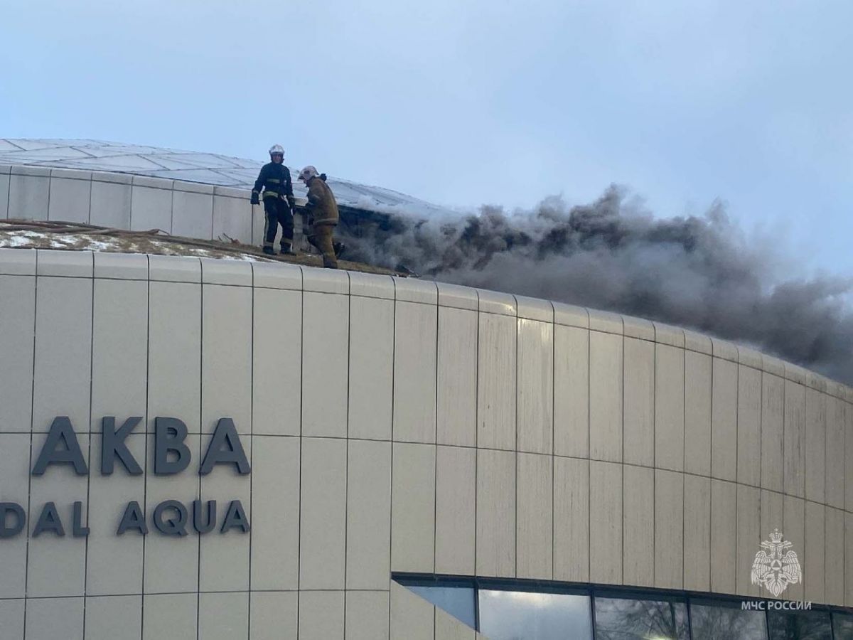 При пожаре в суздальском аквапарке эвакуировали 210 человек newsvladimir ru fn 1769810 html Сегодня в Суздале загорелся аквапарк на территории ГТК Суздаль Возгорание произошло на крыше комплекса Предварительная площадь пожара 150 кв м Прислать новость Подписаться Мы в MAX