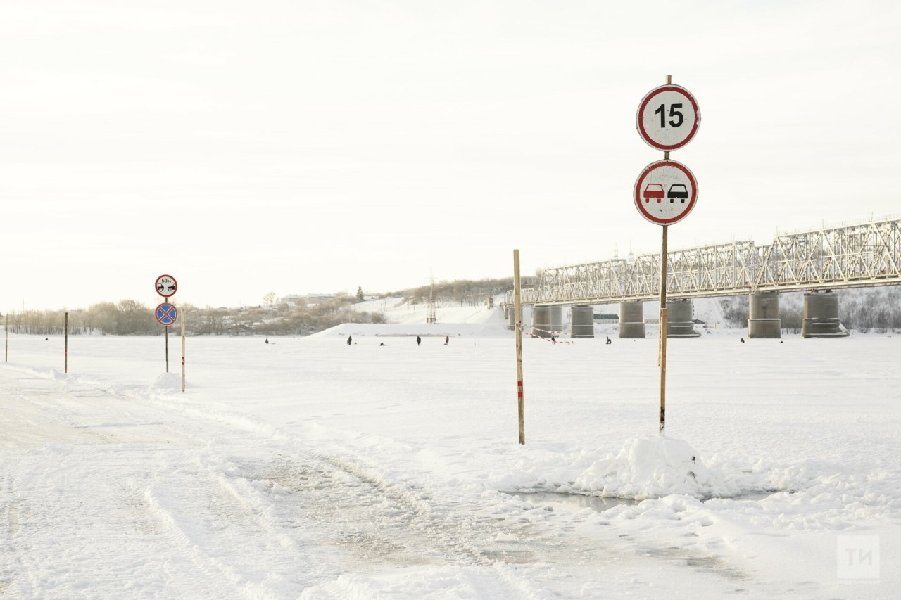 С 7 февраля возобновит работу ледовая переправа Зеленодольск – Нижние Вязовые  Об этом сообщает пресс-служба администрации Зеленодольского роайона.  «С завтрашнего дня, с 6:00 ледовая переправа Зеленодольск – Нижние Вязовые возобновляет работу», – говорится в сообщении.  Разрешено движение транспортных средств массой до 2,5 тонны. Режим работы: круглосуточно, без выходных.