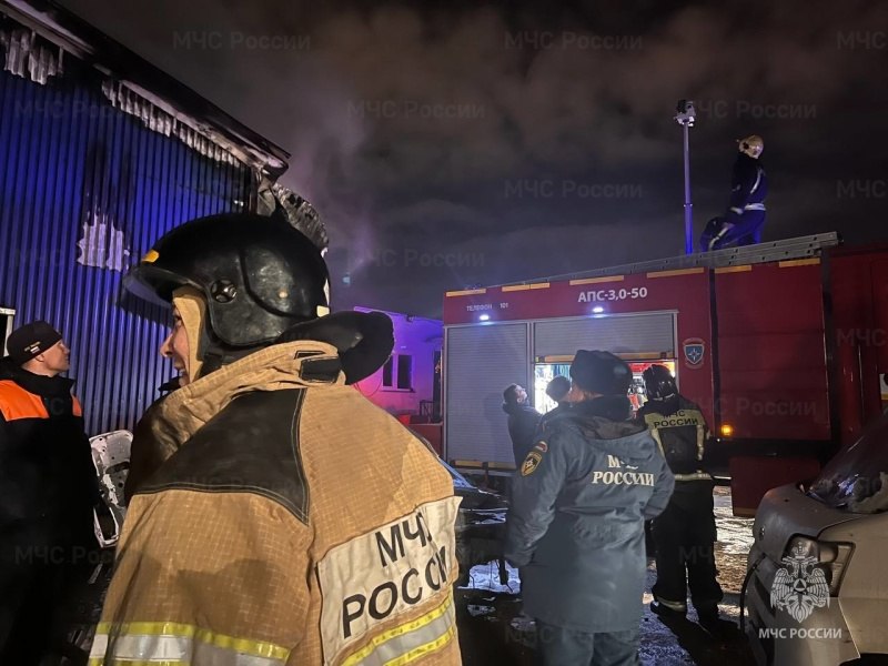 Пожарные ликвидировали возгорание в Корсакове   29 декабря в 20:09  сах  диспетчеру Корсаковского пожарно-спасательного гарнизона поступило сообщение о возгорании расселенного дома на ул.Красноармейская, 113. Пожарный расчет прибыл через 2 минуты. К моменту прибытия огнеборцев горела внутренняя стена дома на площади 18 кв.м.    Возгорание было локализовано в 20:35  сах , а в 21:05  сах  полностью ликвидировано. В тушении участвовали 4 сотрудника и 1 единица техники ГУ МЧС России по Сахалинской области. Погибших и пострадавших нет. Причины возгорания устанавливаются.