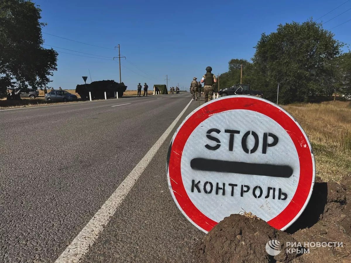 В Евпатории пройдут учения по антитеррору.  Мероприятия силовых структур запланированы на 18 июля  с 10:00 до 16:00 , сообщает местная администрация.  Движение транспорта и пешеходов заблокируют по периметру от заправочной станции "Альянс-газ" по Симферопольскому шоссе до АЗС "Старт" на Раздольненском шоссе, далее – до седьмой аллеи садового товарищества "Отдых" и снова – до заправочной станции "Альянс-газ".